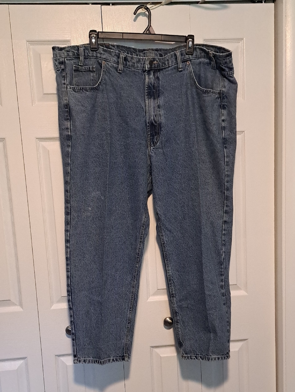 Relaxed Fit Men's Jeans in Medium Blue